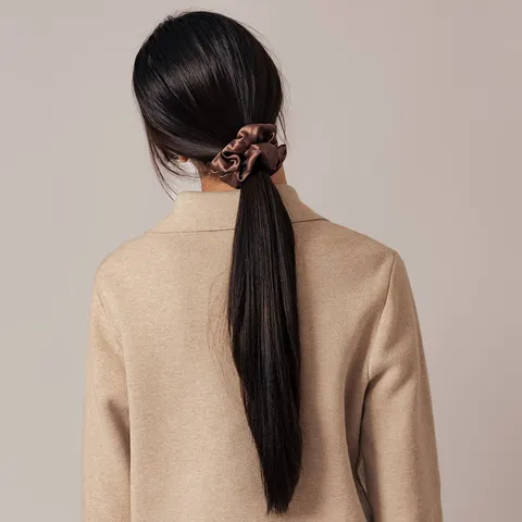 Sidenscrunchie Fluffig Chokladbrun